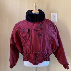 NWOT ski & snow jacket size small, cropped waist, lots of pockets!